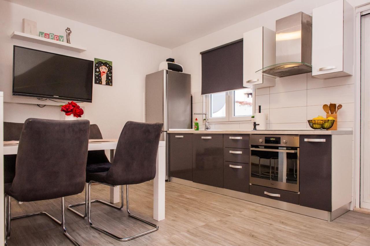 Miki - City Center Apartment With Large Balcony Split Exterior foto