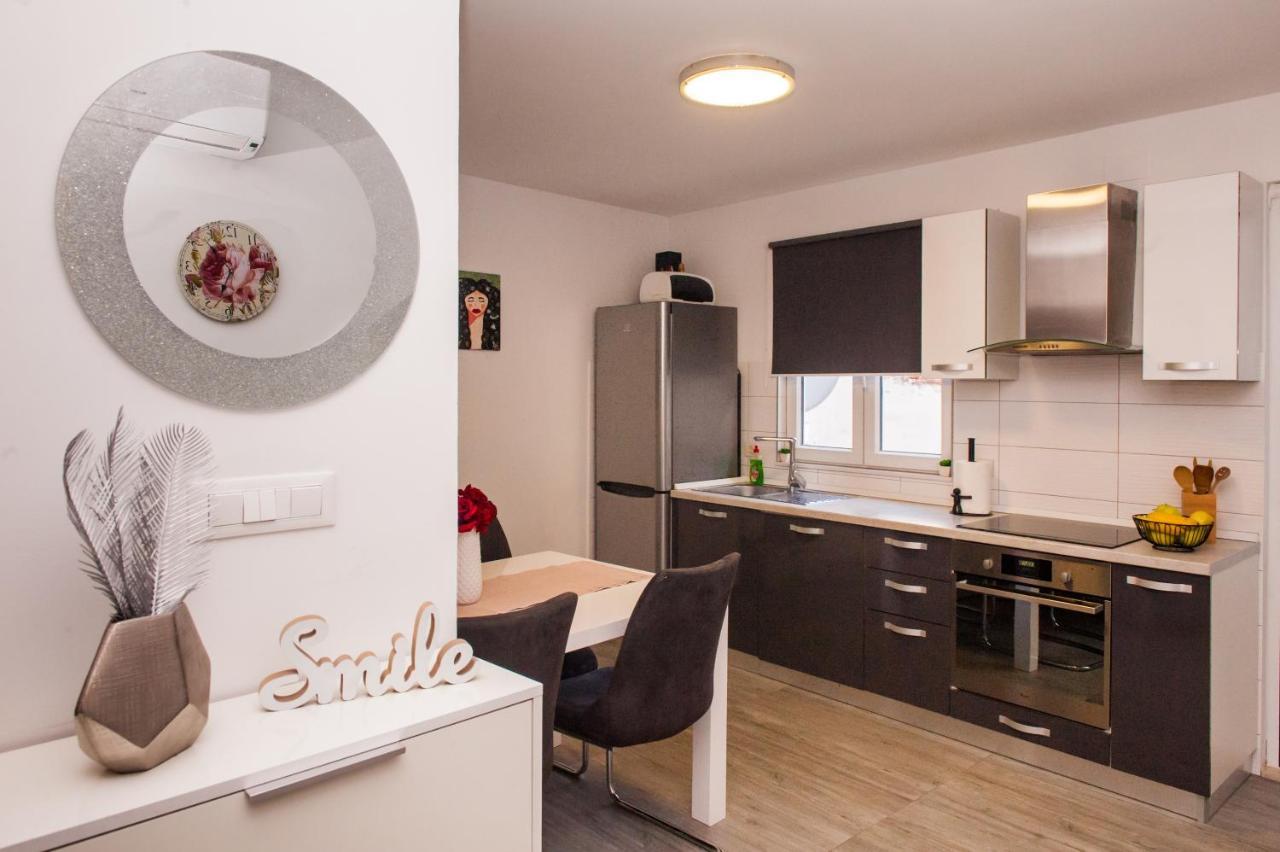 Miki - City Center Apartment With Large Balcony Split Exterior foto